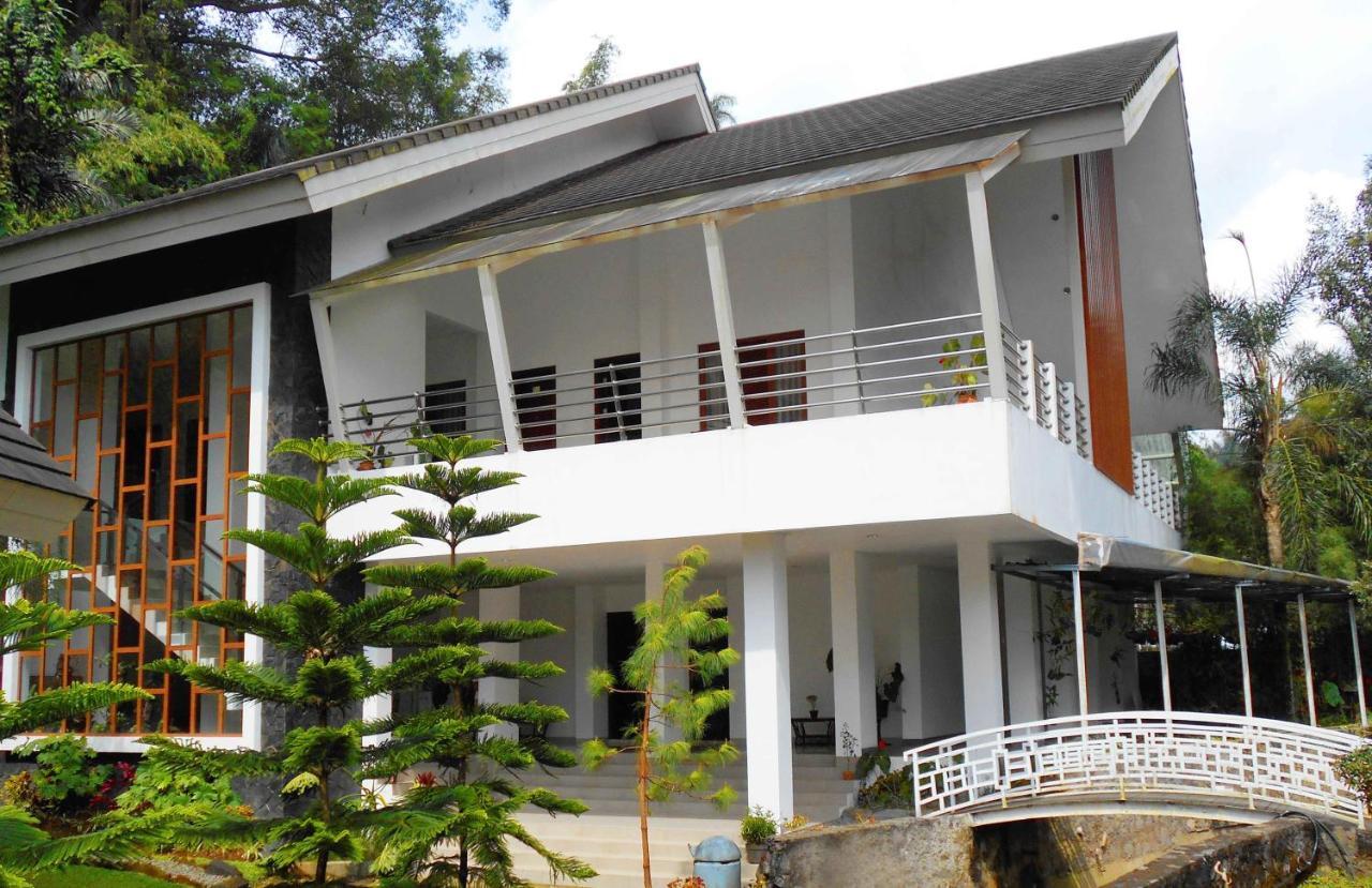 Lembah Permai Resort Sindanglaya エクステリア 写真