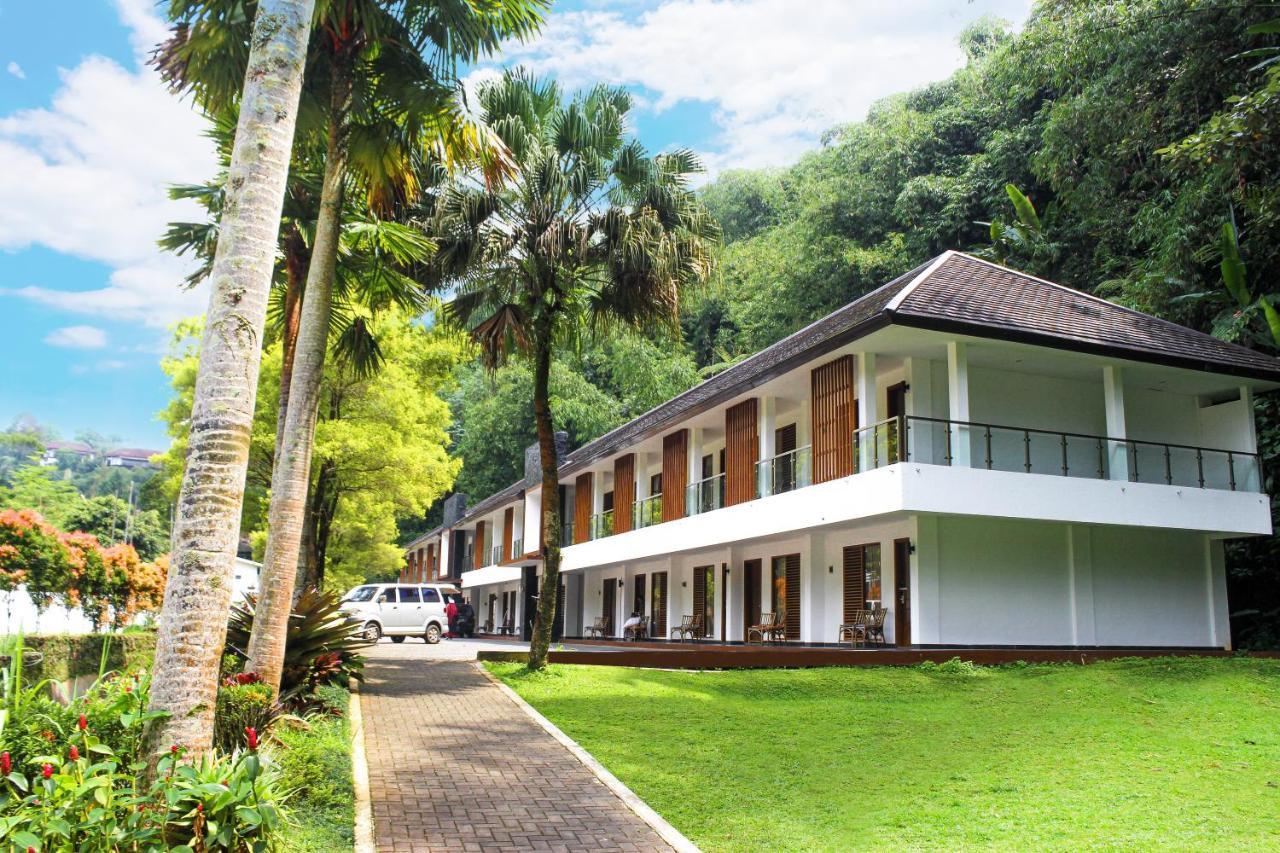Lembah Permai Resort Sindanglaya エクステリア 写真